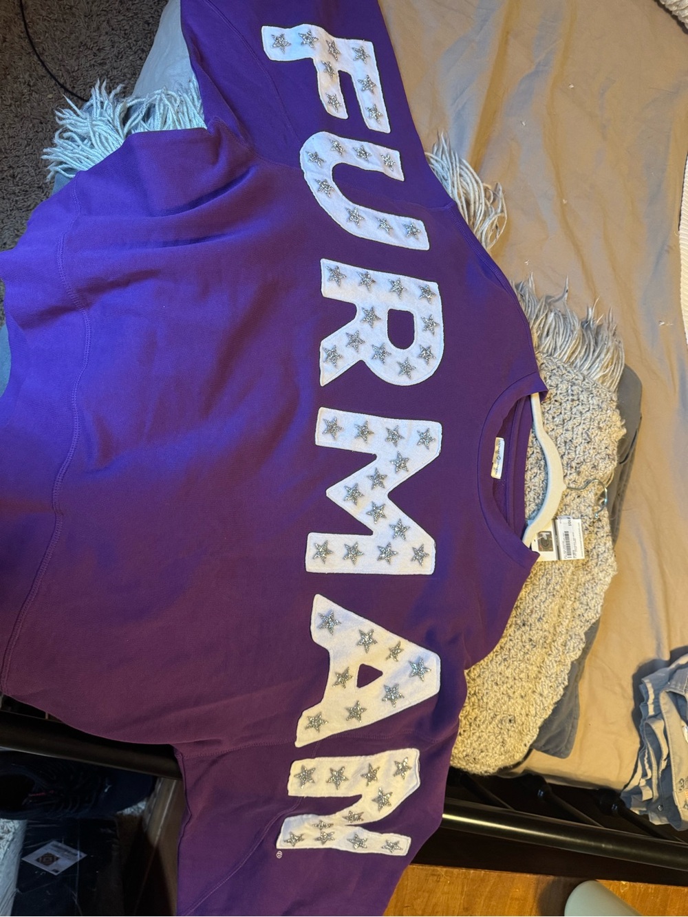 Furman Sweatshirt with silver star design medium